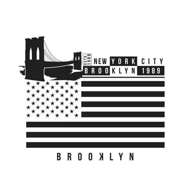 New York, Brooklyn Bridge typografie voor t-shirt afdrukken. Gestileerde Brooklyn Bridge en Usa vlag. Tee shirt afbeelding — Stockvector