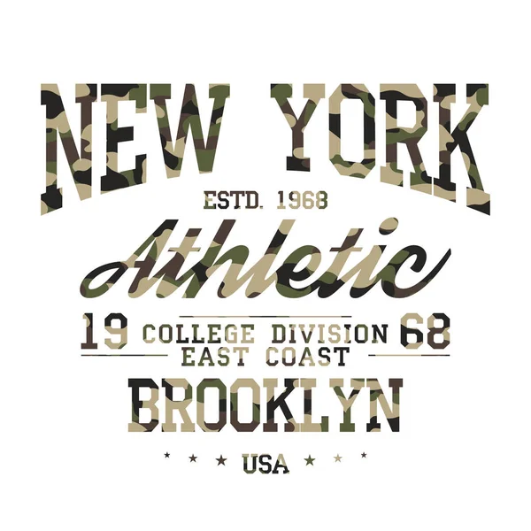 T-shirt σχέδιο παραλλαγής. Αθλητική φανέλα χαριτωμένο γραφικό με στρατιωτική μοτίβο σε κολέγιο ή varsity στυλ — Διανυσματικό Αρχείο