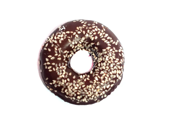 Donut de chocolate nas costas brancas — Fotografia de Stock