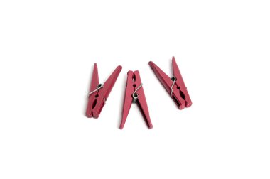 üzerinde beyaz izole clothespin