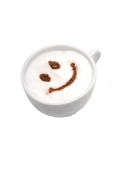 Cangkir Putih Cappuccino Dengan Senyum Kayu Manis Latar Belakang Putih — Stok Foto