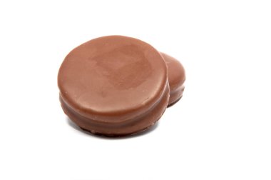 üzerinde beyaz izole lezzetli Kurabiye