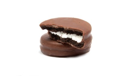 üzerinde beyaz izole lezzetli Kurabiye