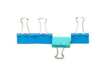 Ataş farklı renk beyaz arka plan üzerinde izole kapatmak