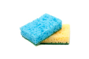 Mutfak sünger üzerinde beyaz izole yemek için