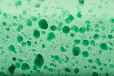 Mutfak sünger üzerinde beyaz izole yemek için