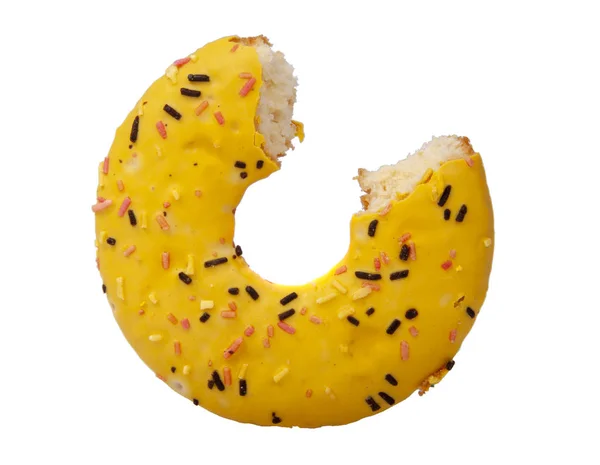 Смачний жовтий пончик ізольований на білому — стокове фото