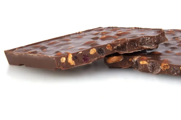 Çilekli ve fındıklı sütlü çikolata. — Stok fotoğraf