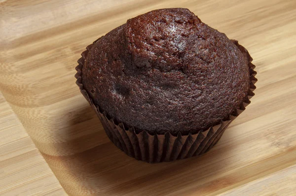 Donkere Chocolade Muffin Houten Schaaltje — Stockfoto