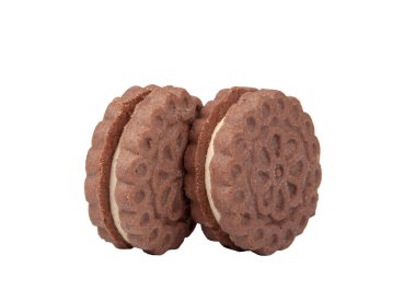 Kremalı bisküviler beyaza izole edilmiş.