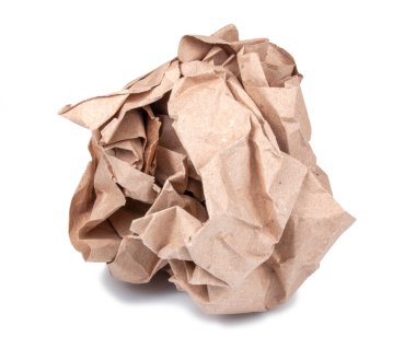 Kahverengi el işi buruşmuş kağıt beyaza izole edilmiş.