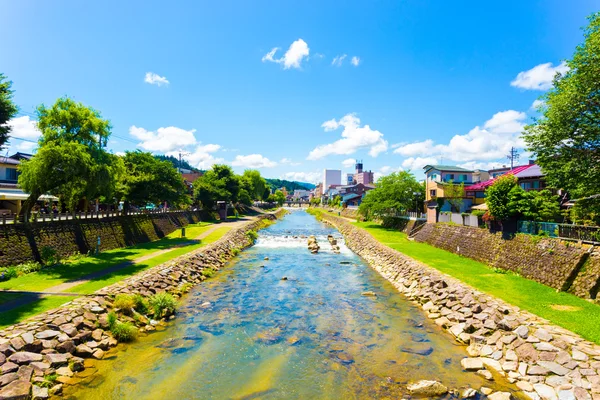 Takayama śniadaniowy Miyagawa rzeki jasne niebo latem dzień H — Zdjęcie stockowe