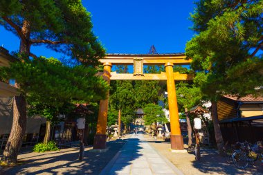 Torii Sakurayama Hachiman-Gu tapınak Takayama kapısı