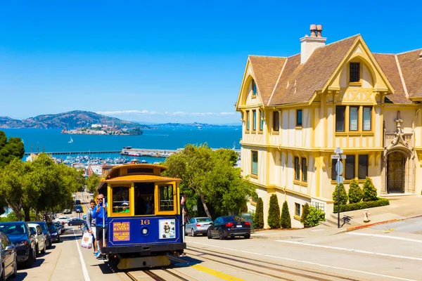 San Francisco Alcatraz teleférico Hyde St cuesta arriba — Foto de Stock