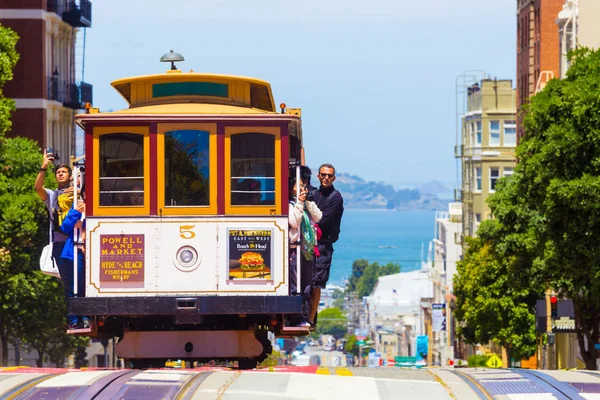 Bahía de San Francisco que viene teleférico delantero cierre H — Foto de Stock