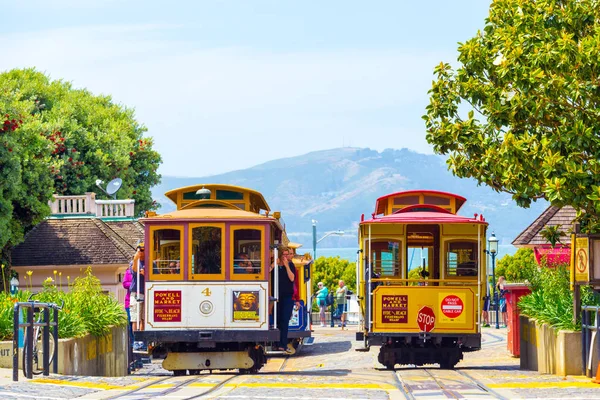 Toeristen wachten Sf Hyde St kabelbaan Turnaround H — Stockfoto