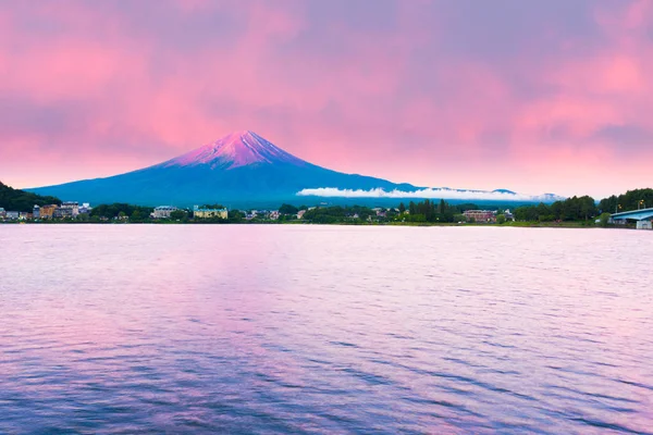 富士山河口湖日の出の赤い空水 — ストック写真