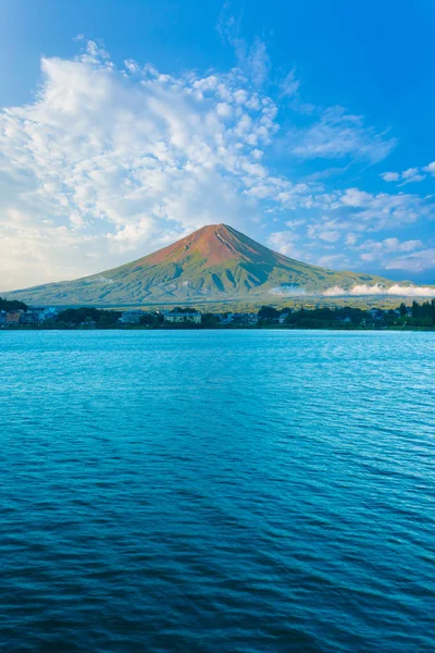 河口湖富士山ビュー青空朝 V — ストック写真