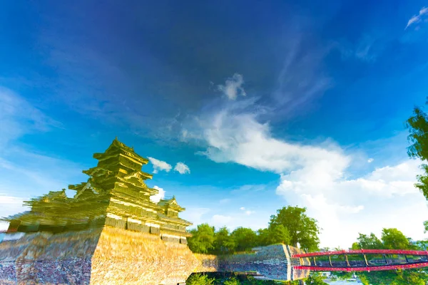 Castillo de Matsumoto Artsy Reflejo superficial del agua — Foto de Stock