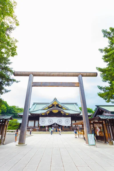 V Yasukuni Shrine Chumon Torii Brama Haiden Hall — Zdjęcie stockowe