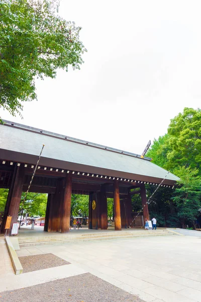 靖国神社神門木製戸口 V — ストック写真