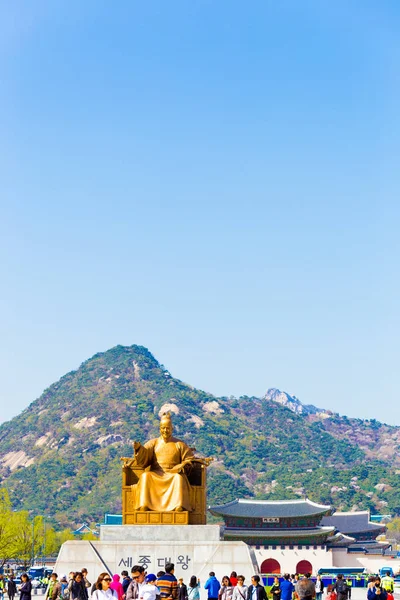 Sae Jong Dae Statue Gyeongbokgung Door Bugaksan V — Stock Photo, Image