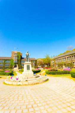 Yonsei Üniversitesi dört heykel Ivy binalar V