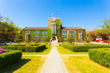 Yonsei Üniversitesi yürüyüş yolu ana bina H