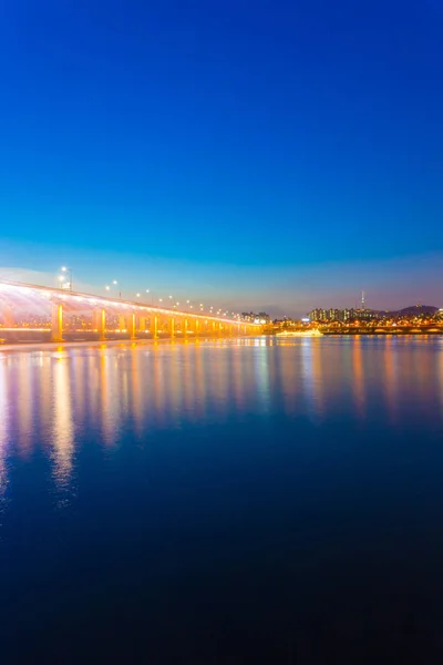 Espectáculo de luz de luna Banpo arco iris fuente V —  Fotos de Stock