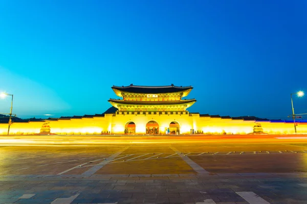 Gyeongbokgung Gate centré crépuscule longue exposition — Photo