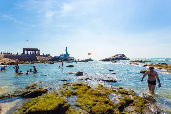 Yüzme kayalık plaj Kanyakumari Kızılderililer insanlar