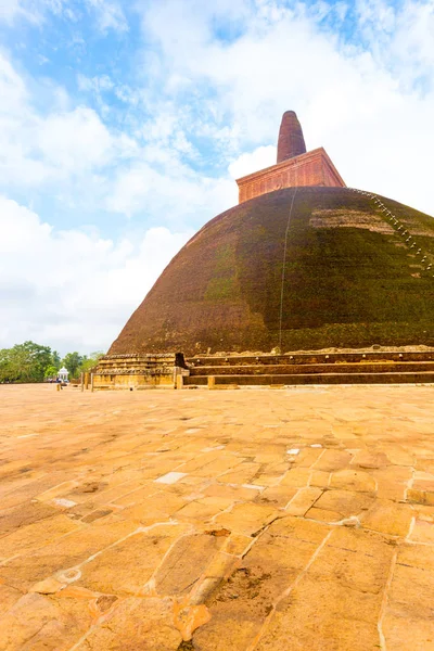 Ανουραντχαπούρα: Abhayagiri Stupa αντίγραφο χώρου από τον άξονα — Φωτογραφία Αρχείου