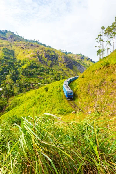 Demodara Loop Train Approaching Curved Track — Stock Photo, Image