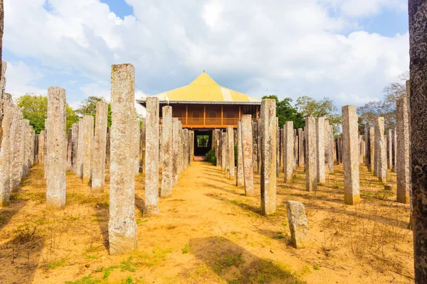 Anuradhapura Brazen Palace kamień filarów Front H — Zdjęcie stockowe
