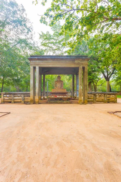 Anurádhapura Samadhi Buddhův socha pěšina V — Stock fotografie