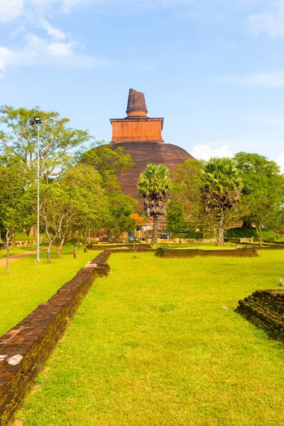 Anuradhapura Jetavanaramaya gebied muur ruïnes V — Stockfoto