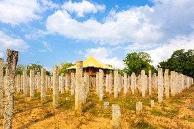 Köşe Anuradhapura yüzsüz Palace taş sütun