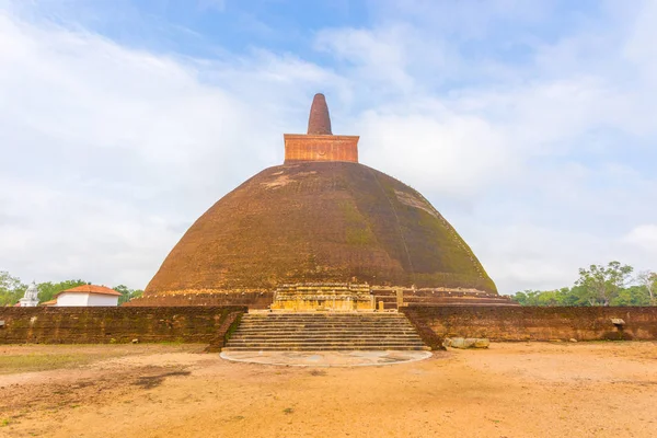 Anuradhapura Abhayagiri Dagoba Étapes Champ de saleté H — Photo