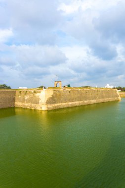 Jaffna Fort dış sur hendek turistler V