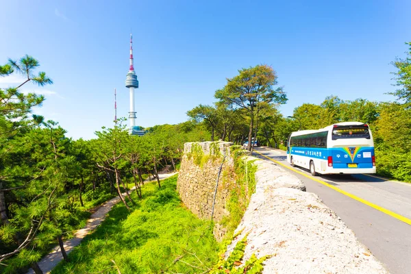 Seoul N Namsan Tower City Wall natuur Bus weg H — Stockfoto