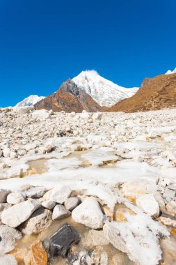 Langtang Lirung Himalaya Dağı buzlu nehir V