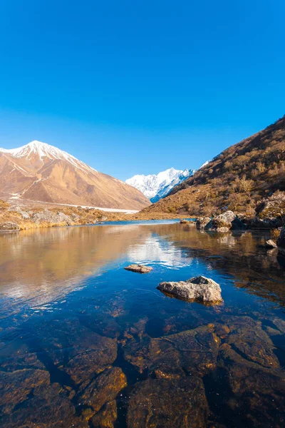 Langtang Ιμαλάια οροσειρά κατεψυγμένα λίμνη V — Φωτογραφία Αρχείου