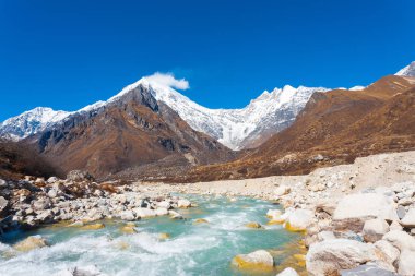 Langtang Lirung tepe Himalaya Dağları nehir H
