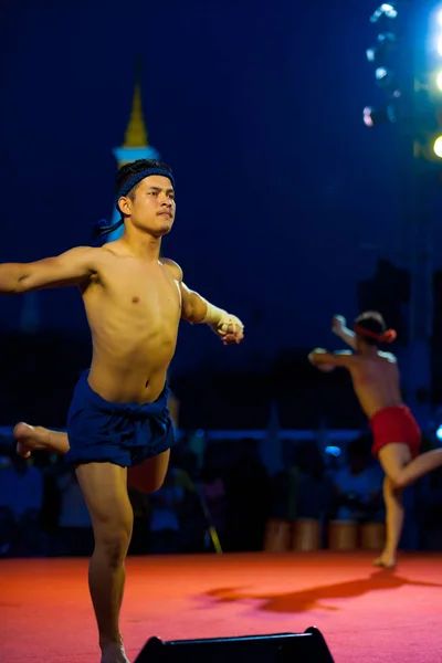 Homens Muay Thai Kickboxing Cerimônia Exposição — Fotografia de Stock