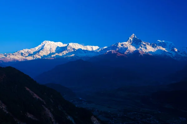 Annapurna Ιμαλαΐων εύρος αυγή βουνοκορφές — Φωτογραφία Αρχείου