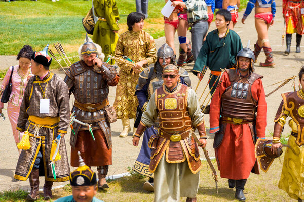 Церемония открытия фестиваля в Наадаме
