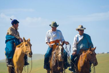 Moğol Cowboys ata geleneksel giysiler