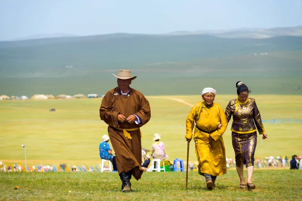 Famille mongole Vêtements traditionnels Steppe Rural — Photo
