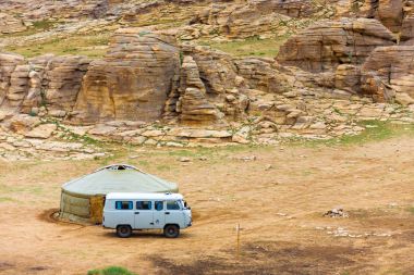 Turist Van dışında Yurt kayalık Moğol manzara