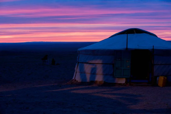 Yurt mor gökyüzü günbatımı Gobi Çölü Moğolistan Stok Fotoğraf